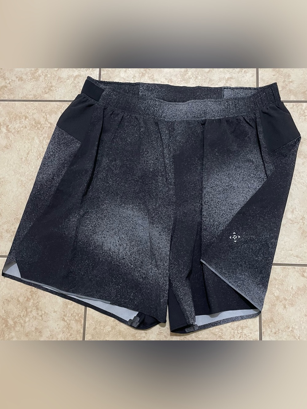 Lululemon Man’s Surge Short 6" Size L
